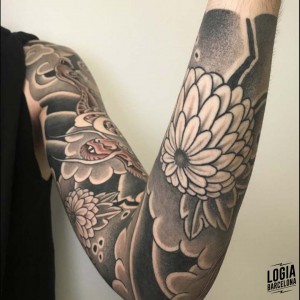 tatuaje_brazos_tradicional_dragon_logiabarcelona_laia_desole